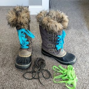 Sorel snow boots with 3 lace colors!!
